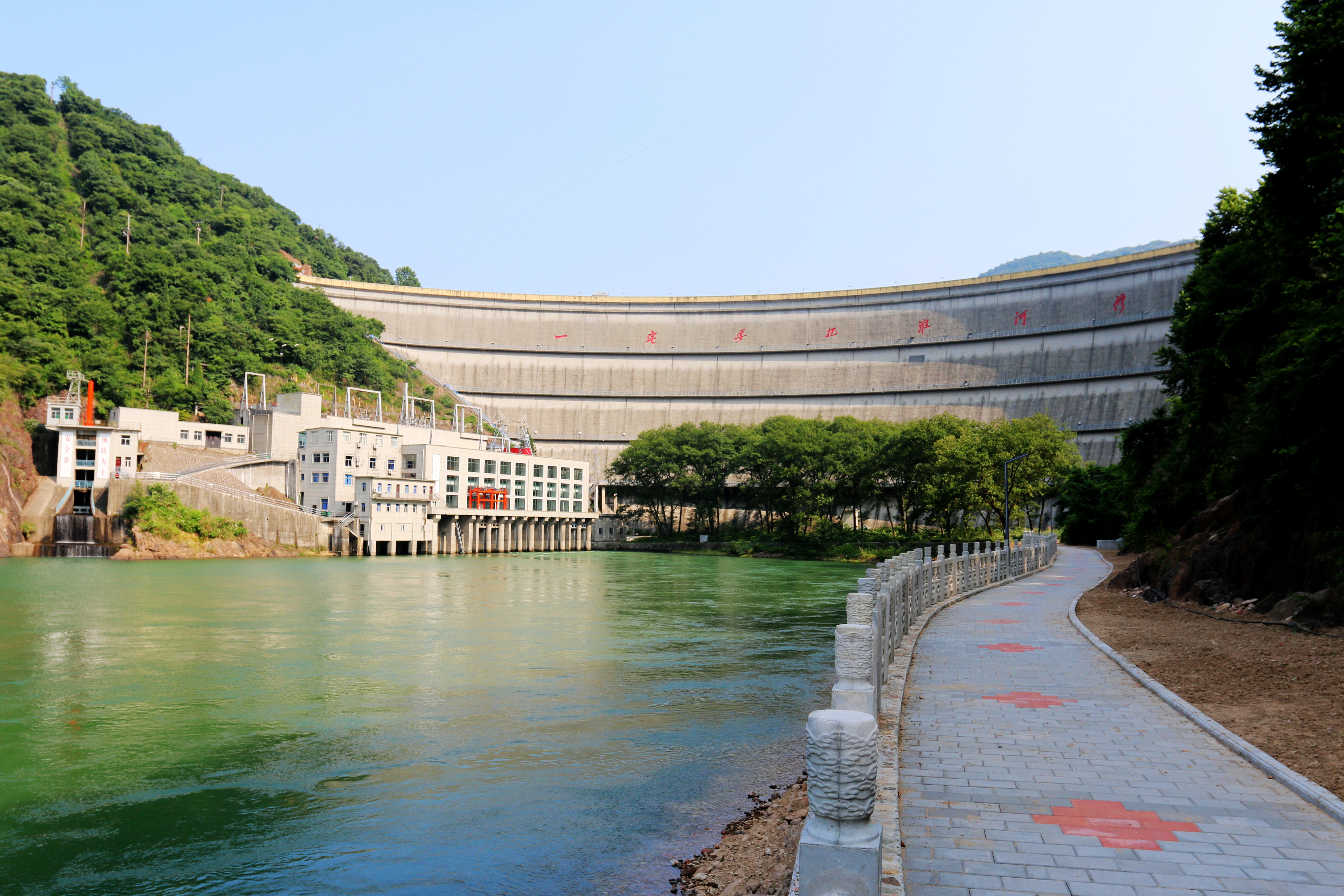 大壩及廠房外景.jpg